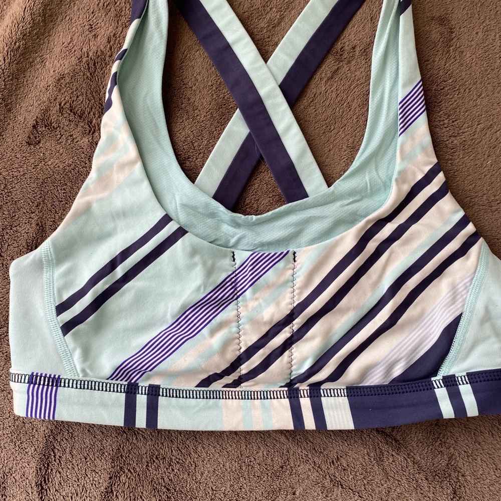 Lululemon sports bra